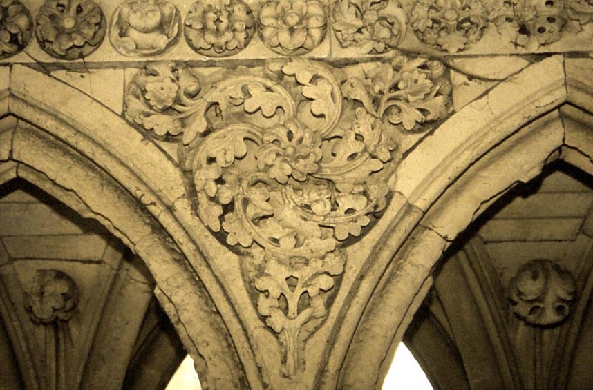 Art gothique Normand : dcor floral sur un coinon