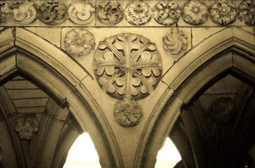 Le cloitre du Mt st Michel et la sculpture