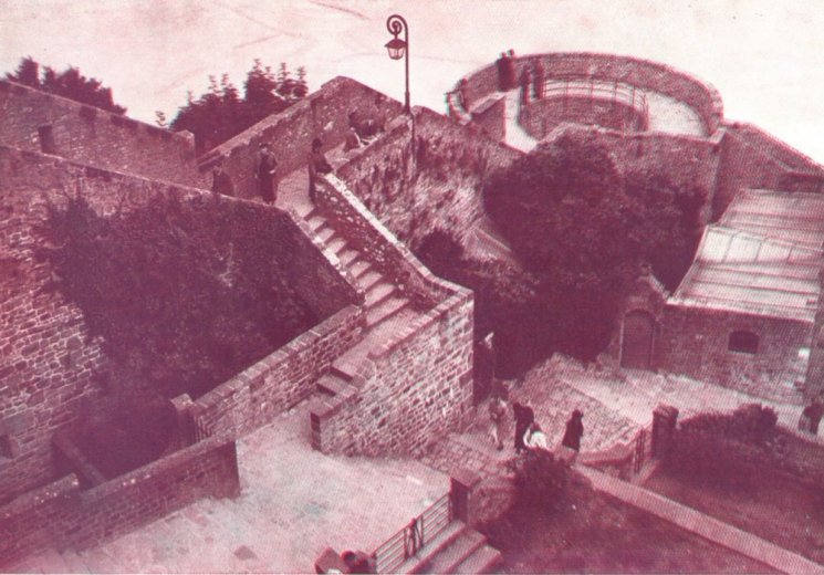 Les remparts vus du Chatelet en relief par les anaglyphes de 1938
