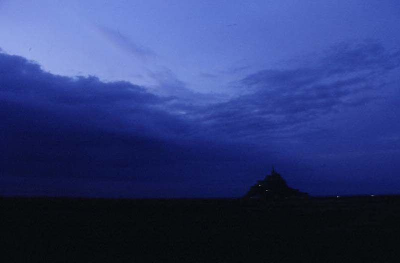 Crépuscule Mont Saint Michel></p>
              <p>LE MONT SAINT MICHEL AU CREPUSCULE</p>
              <p><font face=