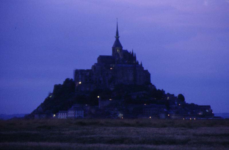 Mont Saint Michel  la tombe de la nuit