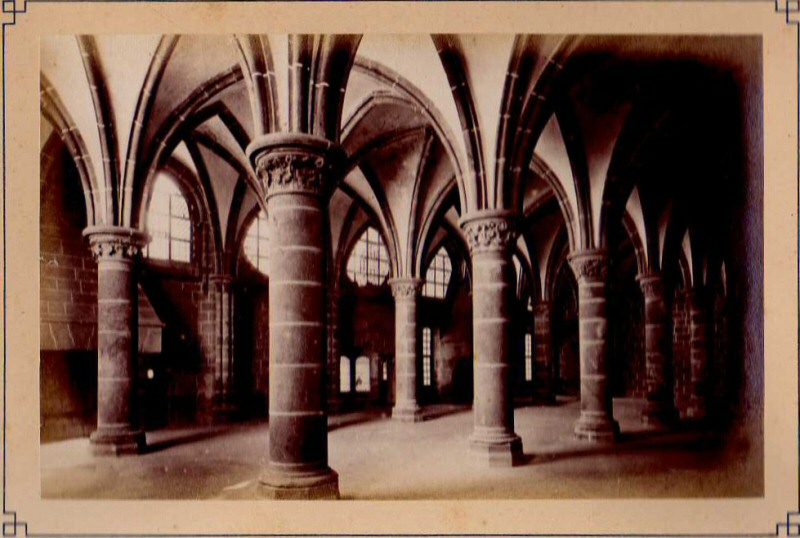 Intrieur du mont : salle des chevaliers