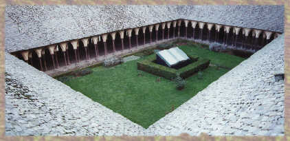 Le cloitre abbaye du Mont Saint Michel