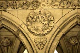 Art gothique Normand : écoinçon floral