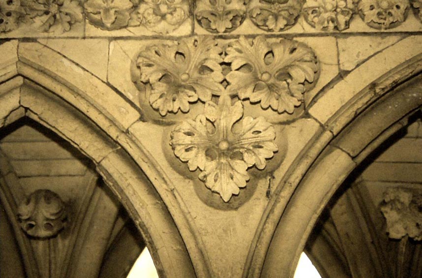 Art gothique : les coinons du cloitre du Mont