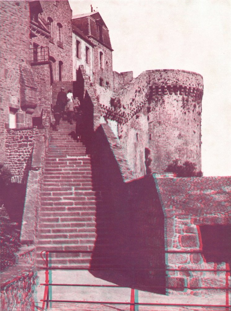 L'escalier du chemin de ronde des rempart - La tour du Nord en relief par les anaglyphes de 1938